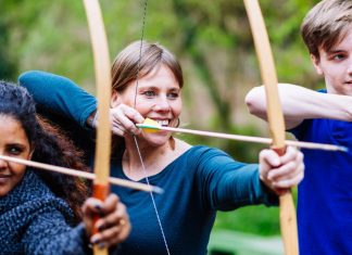 Workshops: Im Neanderthal-Museum werden wieder historische Bögen gebaut. Foto: Neanderthal-Museum